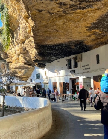 Setenil de las Bodegas – a town under the rocks