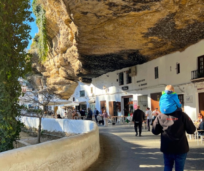 Setenil de las Bodegas – a town under the rocks